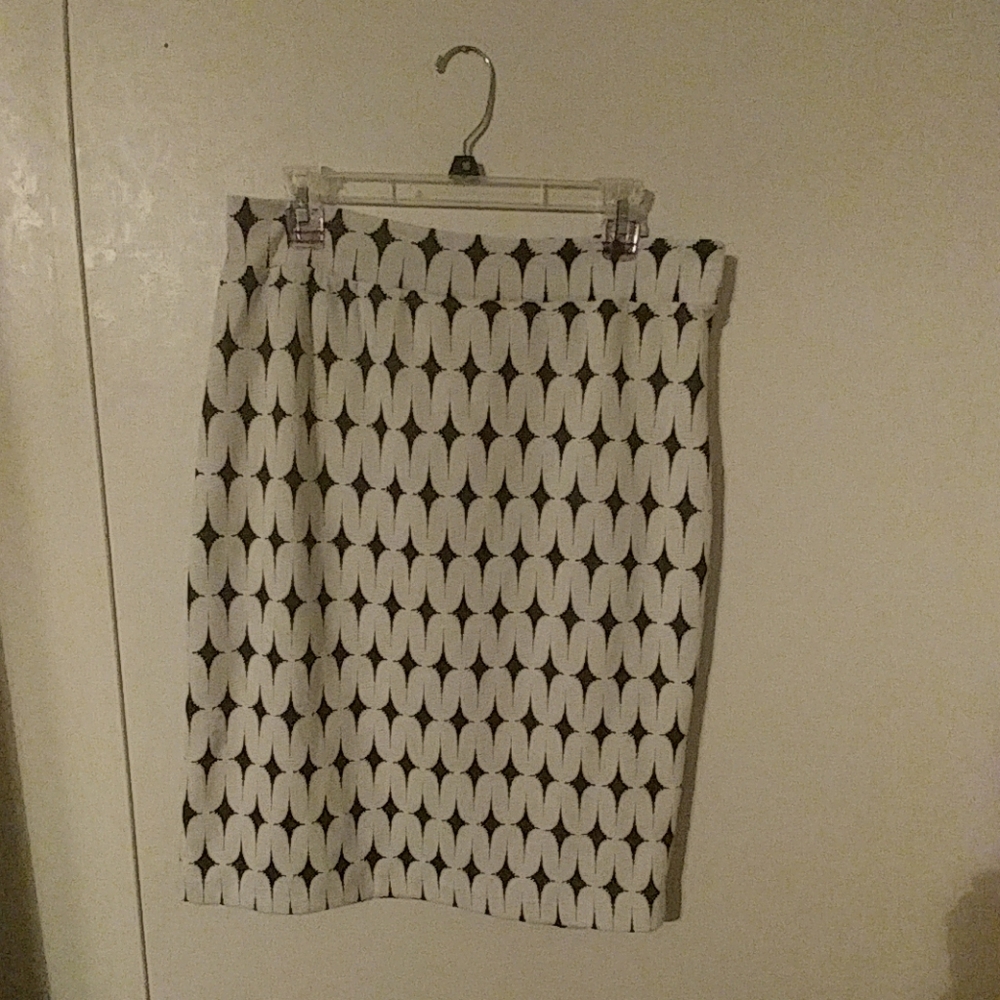 Black and Ivory midi skirt.